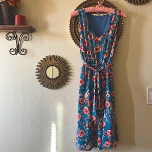 🌸🌺 Floral dress with tie belt size large